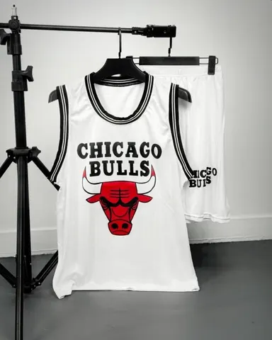ست مردانه تاپ شلوارک سوزنی طرح BULLS سفید کد 515301