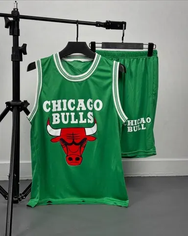 ست مردانه تاپ شلوارک سوزنی طرح BULLS سبز کد 515301