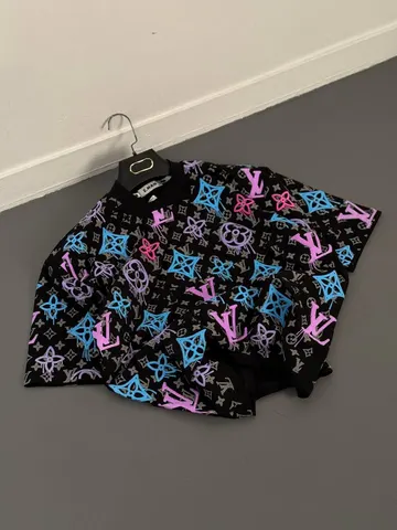 تیشرت مردانه طرح LV شلوغ مشکی کد 2182005